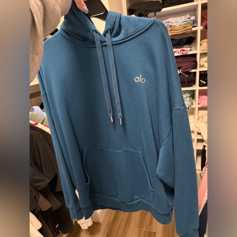 Alo Yoga Accolade Hoodie size large in Eclipse Blue